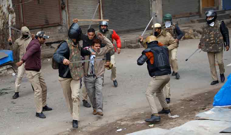 Citizenship law: Fresh violence in Delhi as police clash with ...