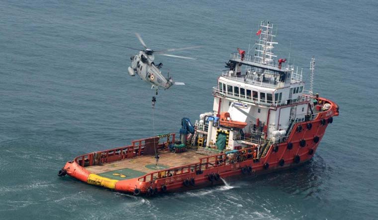 Indian-Navy-helicopter-sea-king-anti-hijacking-PIB