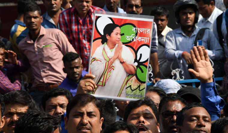 Mamata supporters dharna Salil Bera