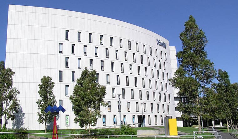 Deakin University Melbourne Burwood Campus | via Commons