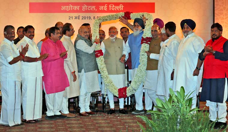 At NDA huddle, Modi stresses 'strengthening' of alliance