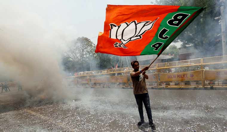 Maharashtra: Congress stalwarts falter as BJP-Sena alliance take massive lead