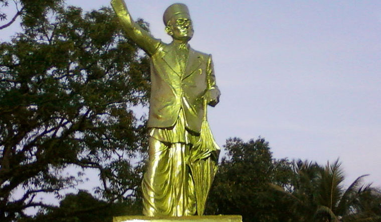 statue_vinayak_damodar_savarkar