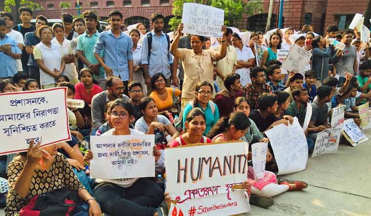 Delhi doctors to strike work tomorrow in support of Kolkata counterparts