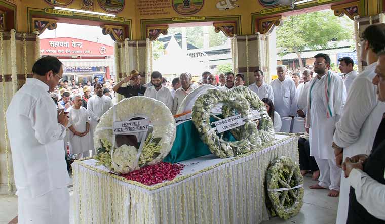 Arun Jaitely cremated at Nigambodh Ghat with state honours 