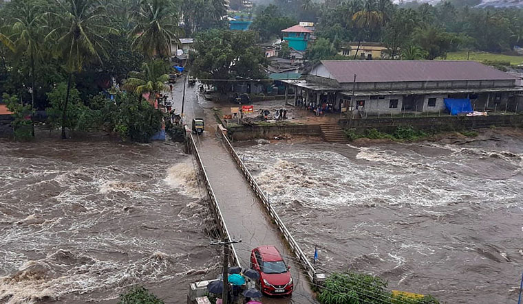 Kerala Tn Karnataka On Red Alert Due To Heavy Rains The Week