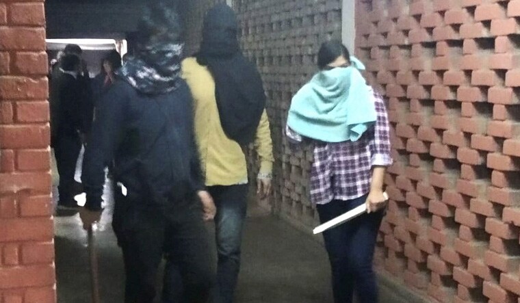 Masked miscreants armed with sticks roaming around campus, at JNU, New Delhi | PTI