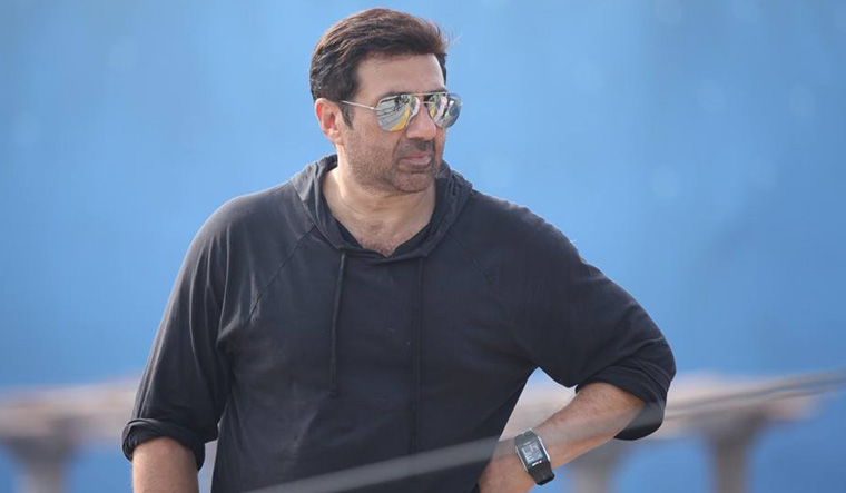 I will always be with farmers, says Sunny Deol while defending Centre - The  Week