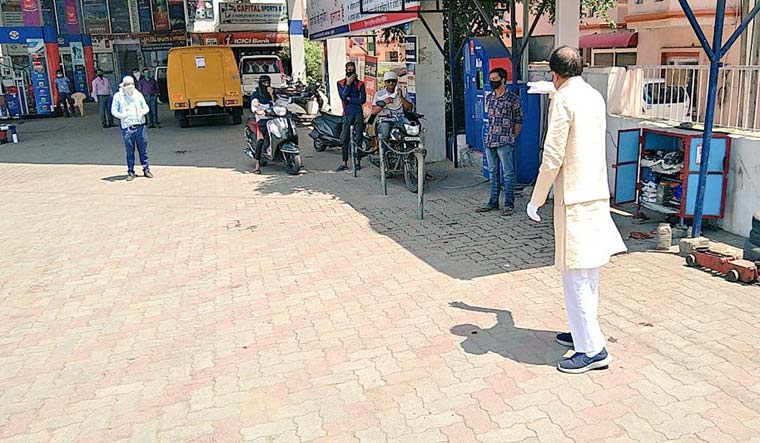 Chouhan went around some prominent localities in the city and also interacted with common people who were out to buy essentials like vegetables and medicines | Twitter / CMO Madhya Pradesh
