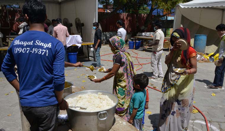 Food being served at a quarantine camp near the Delhi-UP border | Arvind K. Jain