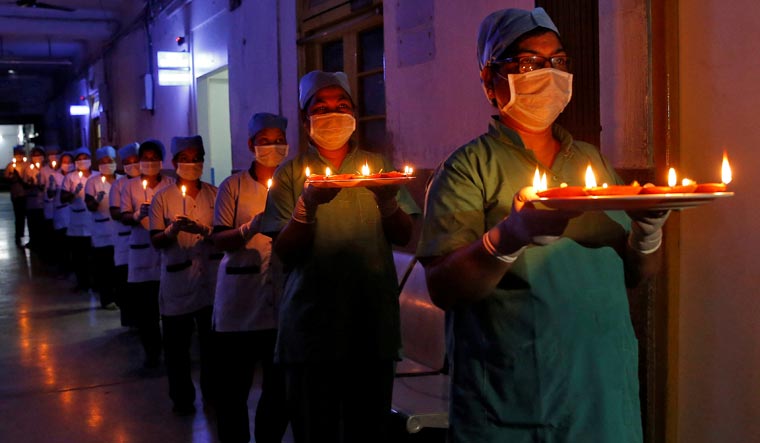 covid19-hospital-nurses-lamps-9bhaje-9pm-Reuters