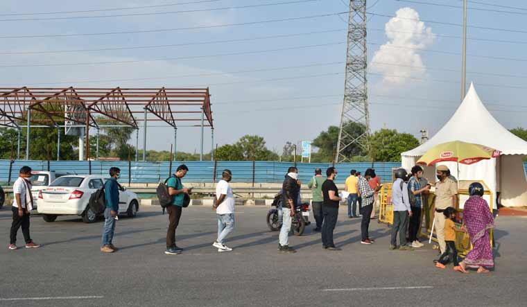 A rush at the Delhi-Haryana border | Aayush Goel 