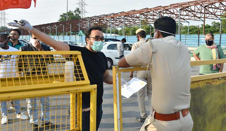 A rush at the Delhi-Haryana border | Aayush Goel 