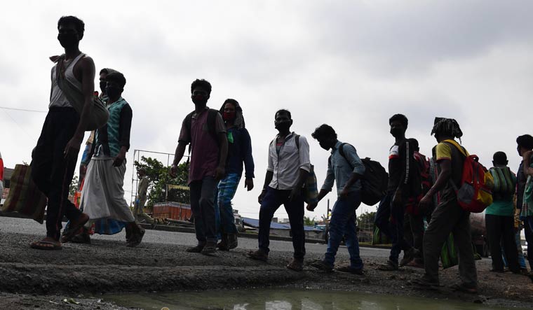 Migrant labourers in Kolkata walking to their villages in Jharkhand | Salil Bera