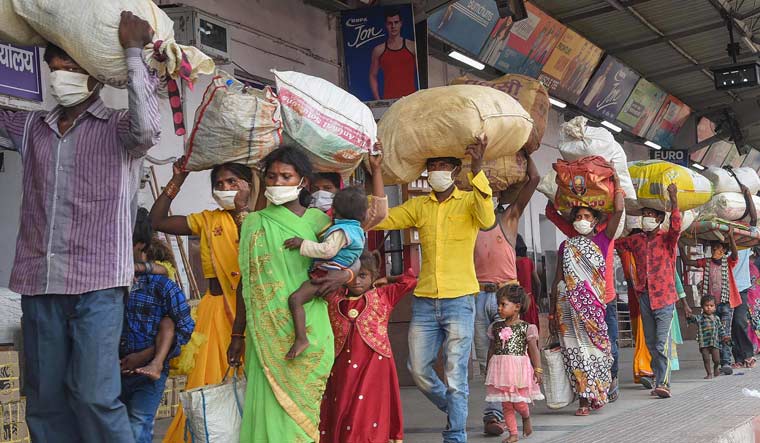 Migrants traveling from Gaziabad by Shramik special train arrive at Danapur railway station in Patna | PTI