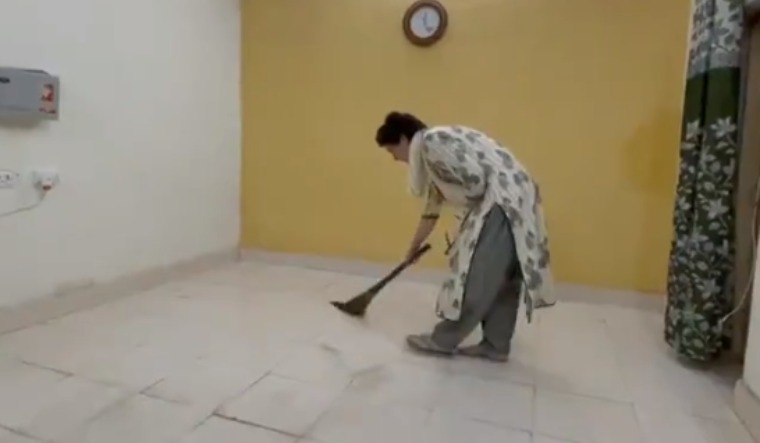 priyanka sweeping