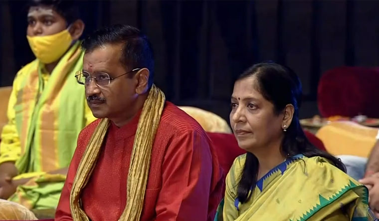 kejriwal with wife file
