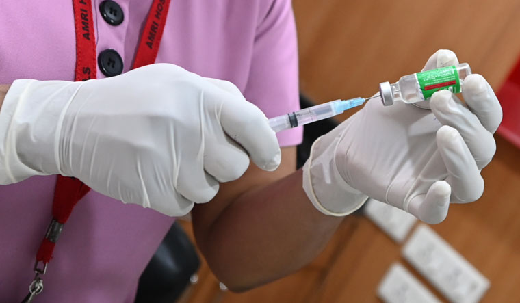 The states have been asked to collaborate with the private hospitals to open up vaccination time-table for a minimum of 15 days and maximum of 28 days at a time | Salil Bera