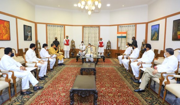 An MVA delegation, led by Uddhav Thackeray, meeting Governor Bhagat Singh Koshyari | Twitter/ANI