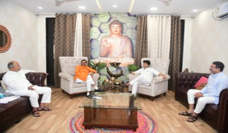 Scindia met state BJP president Vishnu Dutt Sharma at the latter’s residence in the presence of state organizing general secretary Suhas Bhagat and joint organizing general secretary Hitanand | Twitter