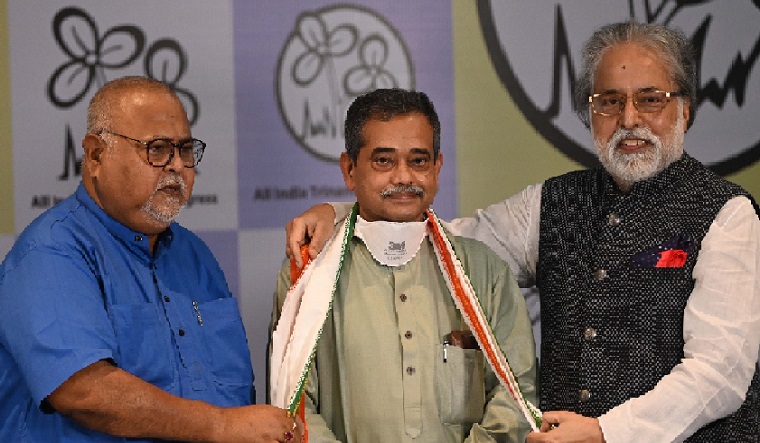 Partha Chatterjee(left) and Sudip Bandopadhyay welcome Abhijit Mukherjee to TMC | Salil Bera