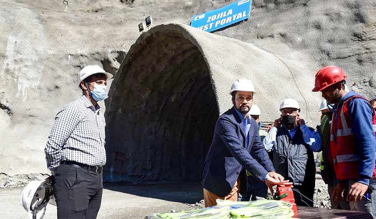 zojila-tunnel-ladakh-pti
