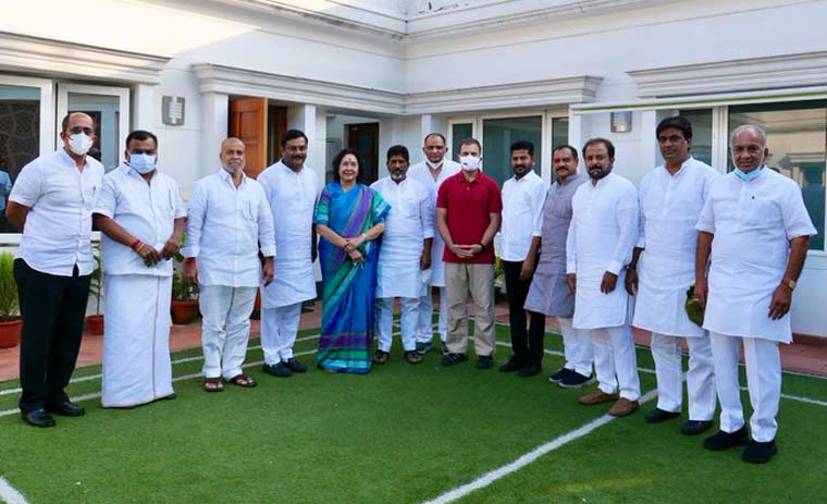Rahul Gandhi with the new team of Telangana Congress | Twitter / Revanth Reddy