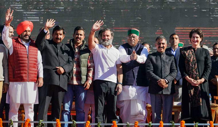 Himachal Pradesh Chief Minister Sukhwinder Singh Sukhu (2nd R) with Congress President Mallikarjun Kharge, Rahul Gandhi and Priyanka Gandhi Vadra after taking oath at a ceremony, in Shimla | PTI