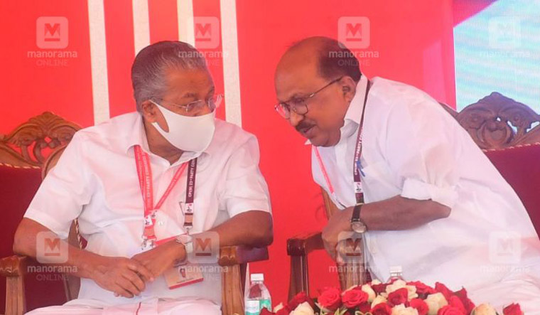 Chief Minister Pinarayi Vijayan and Congress leader K.V. Thomas during a CPI(M) seminar in Kannur | Manorama