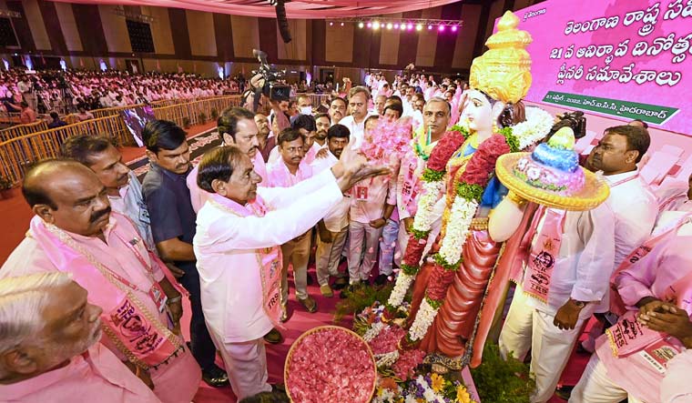 Telangana Chief Minister K. Chandrashekar Rao offers prayers on the occasion of the 21st foundation day of the TRS in Hyderabad | PTI