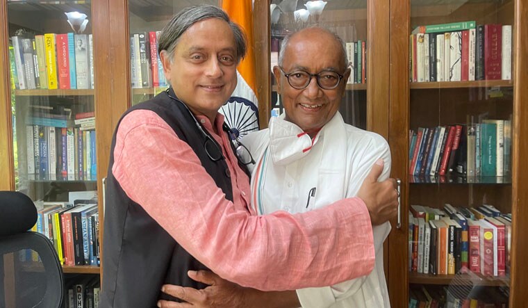 Shashi Tharoor (lefT) with Digvijaya Singh (right) | Official Twitter of Shashi Tharoor