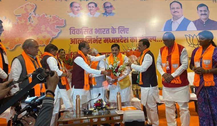 Mohan Yadav is being greeted by former CM Shivraj Singh Chouhan and other BJP leaders after he was elected the chief minister of Madhya Pradesh [Image source: X/ANI]