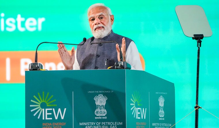 PM Modi urges global investors to explore India's energy sector