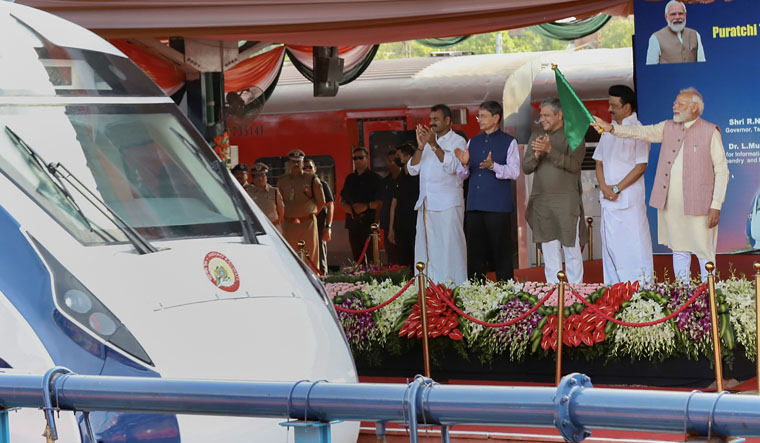 Modi flags off Vande Bharat Express