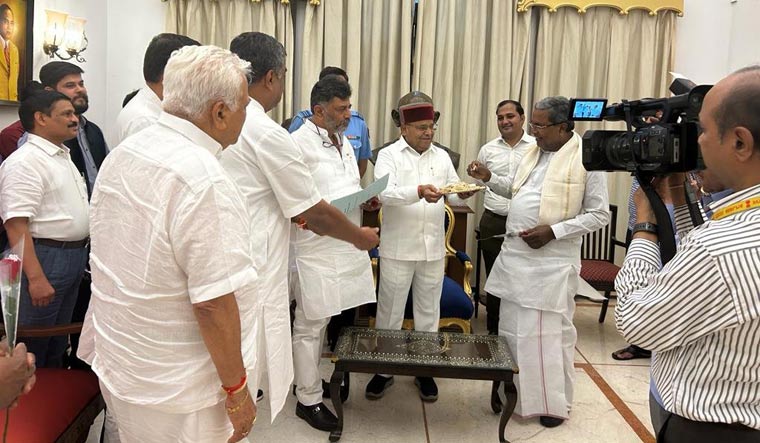 Siddaramaiah and other Congress leaders meeting Governor Thaawarchand Gehlot | Twitter