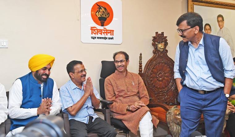 Delhi Chief Minister Arvind Kejriwal and Punjab CM Bhagwant Mann interact with Shiv Sena (UBT) leaders Uddhav Thackeray and Sanjay Raut | Amey Mansabdar