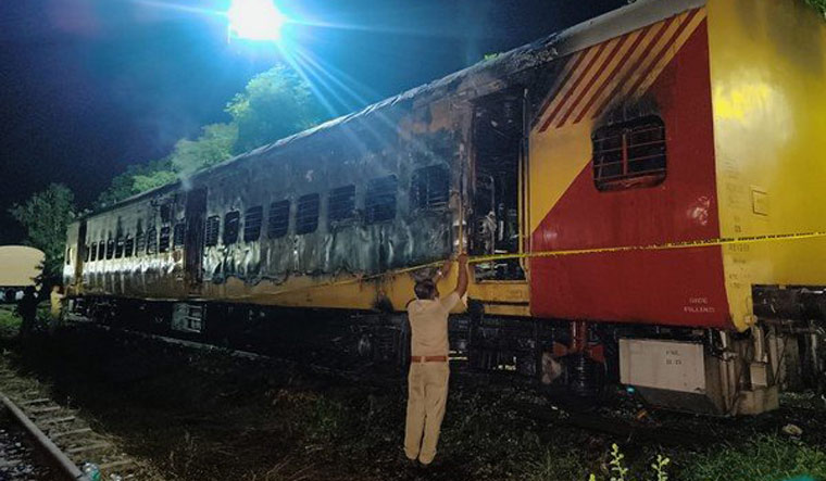 Kerala-train-fire-twitter