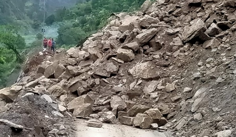 Watch+%26%23124%3B+Landslide+blocks+road+near+Patalganga+Langsi+tunnel+on+Badrinath+National+Highway