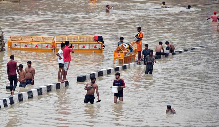 Delhi+Flood+%26%23124%3B+Health+care+at+AIIMS+paralyzed%3B+death+toll+rises+to+8