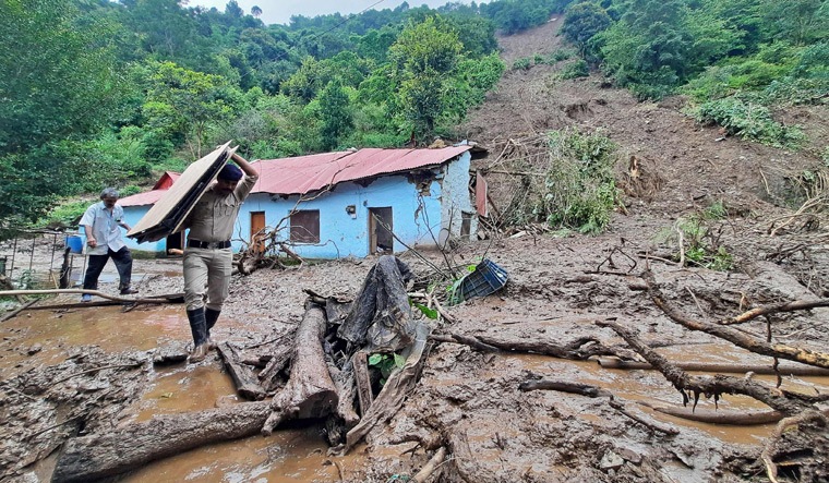 TOPSHOT-INDIA-WEATHER-CLIMATE-FLOOD