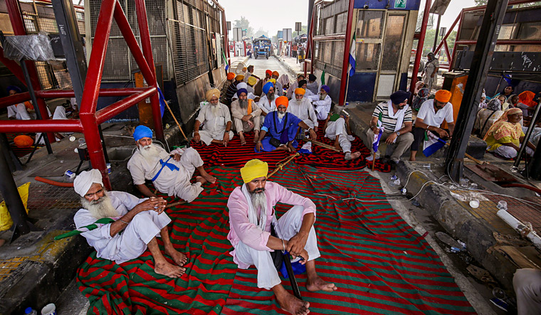 Farmers-protest-Chandigarh-flood-relief-pti