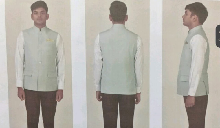 Parliament Staff New Uniform: Turbans for Marshals, Bright Jackets for  Women; Special Parliament Session To Begin With New Uniforms for Employees  (See Pics)