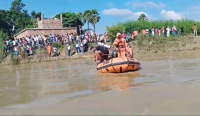 Bihar-boat-capsize-rescue-ops-x