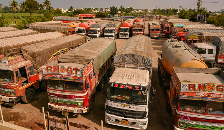 Truckers-protest-hit-and-run-pti