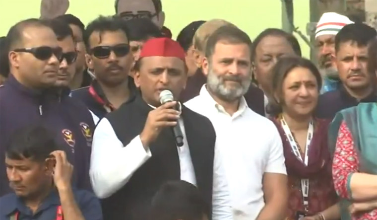 Samajwadi Party president Akhilesh Yadav and Congress leader Rahul Gandhi address a gathering in Agra | X / ANI