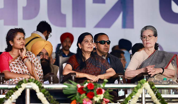 Congress leader Sonia Gandhi, Delhi CM Arvind Kejriwal's wife Sunita Kejriwal and former Jharkhand CM Hemant Soren's wife Kalpana Soren during INDIA bloc's 'Loktantra Bachao Rally' at Ramleela Maidan | PTI