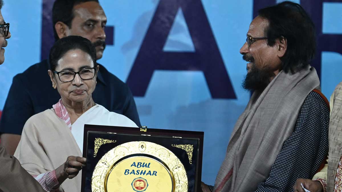 Eminent Bengali writer Abul Bashar was conferred with the Guild Lifetime Literary Award by Chief Minister Banerjee | Salil Bera