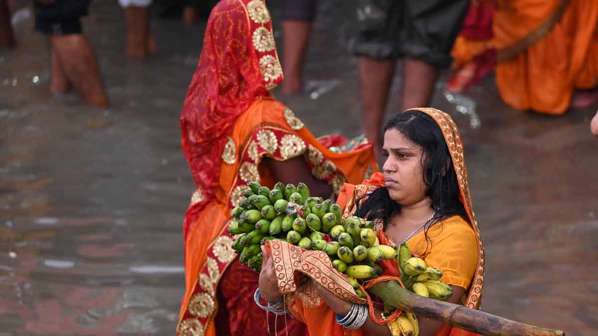 Devotees perform rituals on the bank of river Ganges in Kolkata on the occasion of Chhatt Puja | Salil Bera