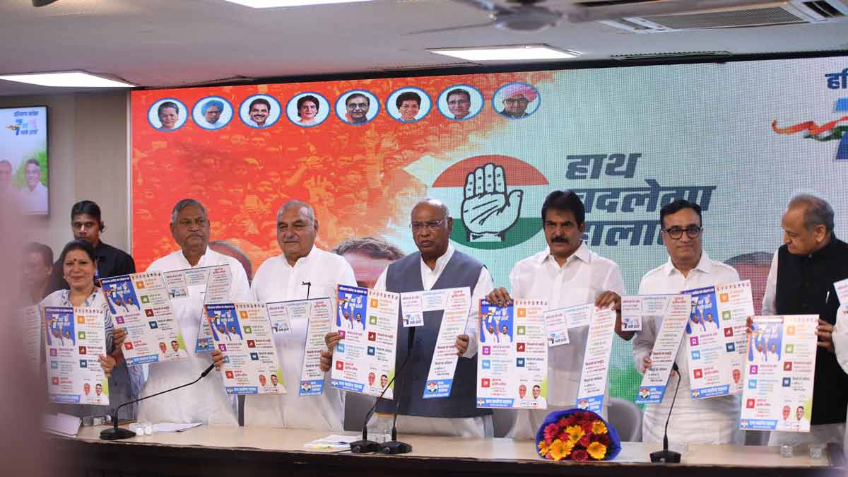 Congress president Mallikarjun Kharge with party leaders K.C. Venugopal, Bhupinder Singh Hooda and others unveils party's poll guarantees for the upcoming Haryana Assembly elections, in New Delhi | Kritajna Naik