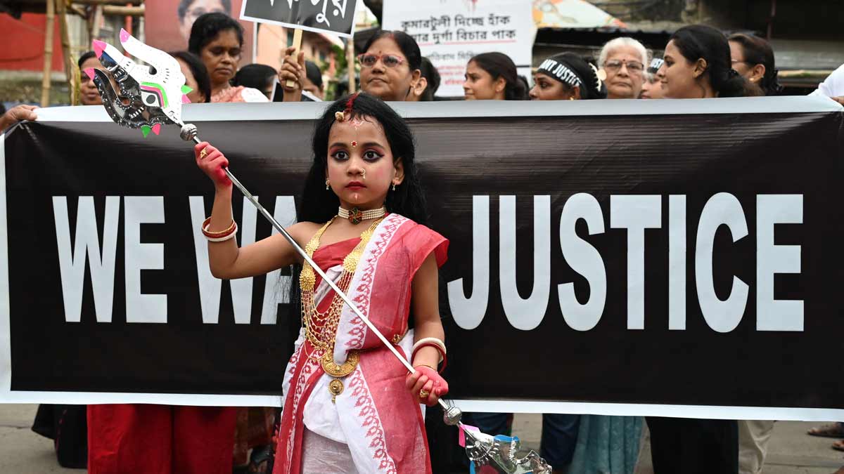 Artisans of Kumartuli, along with their family members, take out a rally demanding justice to the RG Kar rape-murder victim | Salil Bera